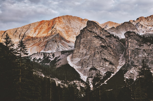 Бесплатное фото Пейзаж скалистых гор