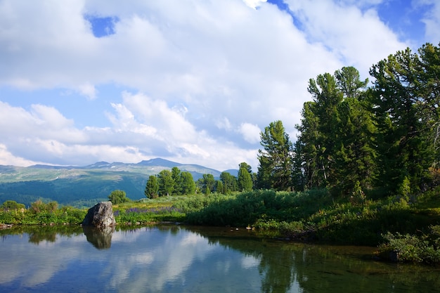 Бесплатное фото Пейзаж с горными озерами