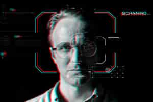 Бесплатное фото Человек в умных очках за технологией виртуального сканирования в эффекте сбоя