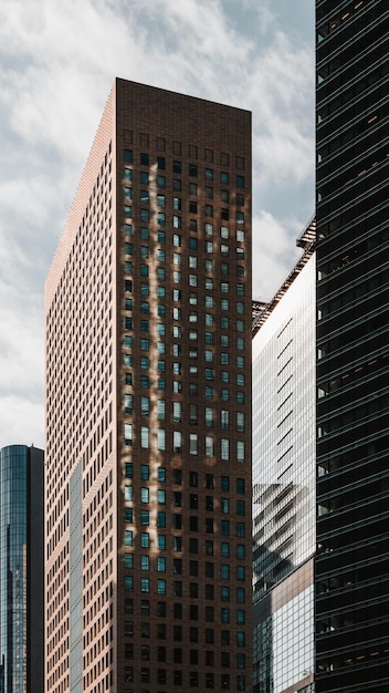 Бесплатное фото Современные жилые и офисные здания при дневном свете