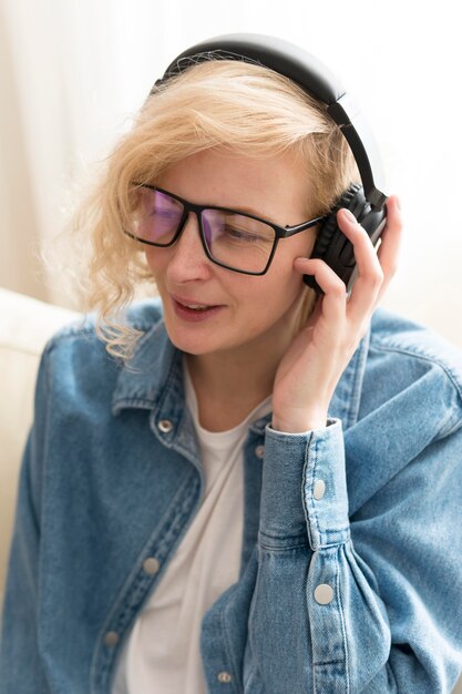 Портрет блондинке, слушать музыку