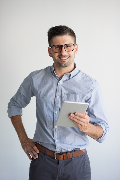 Free photo portrait of happy businessman with digital tablet.