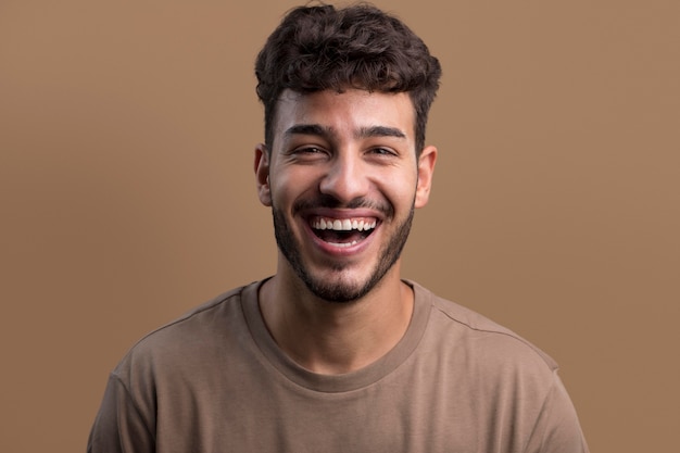 Free photo portrait of happy smiley man