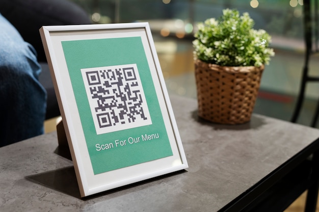 Free photo qr code and plant on a table