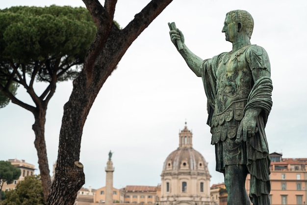 Foto gratuita statua di cesare augusto a roma italia