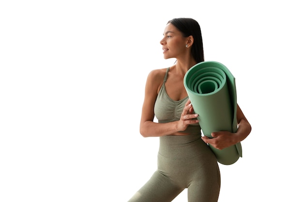 Бесплатный PSD Портрет женщины-инструктора по йоге с ковриком