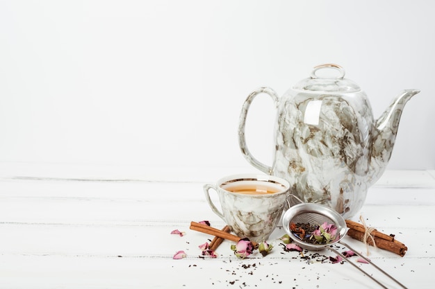 Photo gratuite composition de thé avec fond