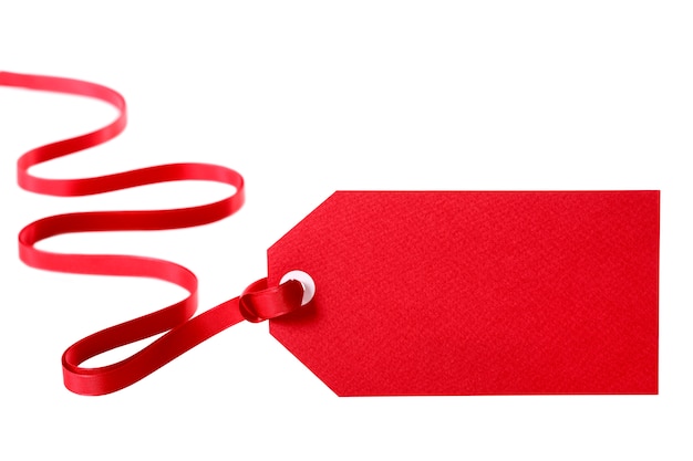 Photo gratuite Étiquette de cadeau rouge avec un ruban rouge bouclés