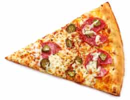 Photo gratuite tranche de pizza fraîche au pepperoni sur blanc
