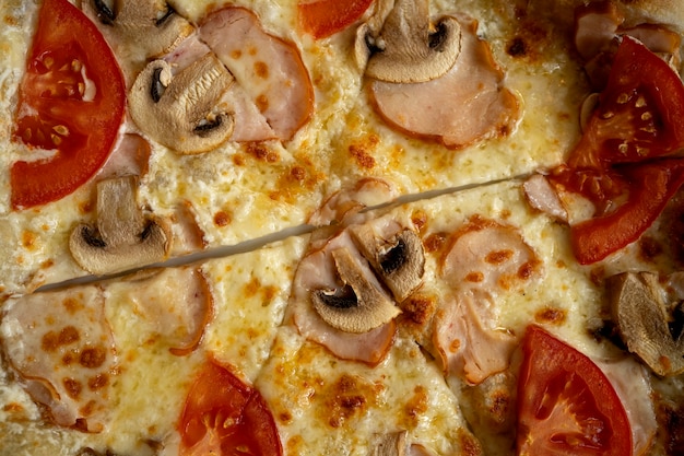 Photo gratuite vue de dessus délicieux arrangement de pizza