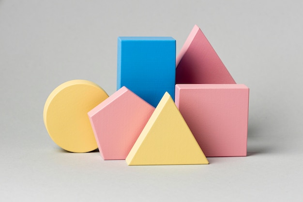 Photo gratuite vue de face de figures géométriques minimalistes