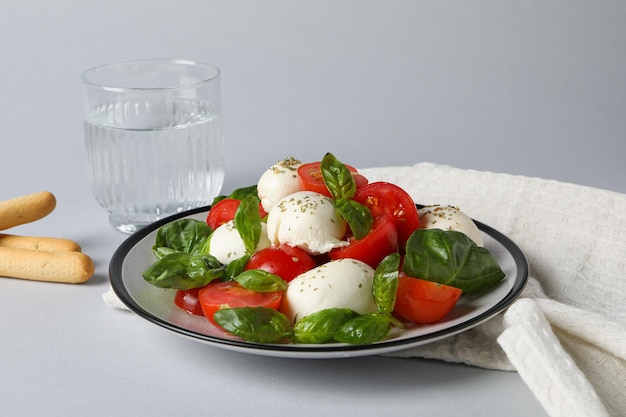 Photo concept de savoureuse cuisine italienne salade caprese