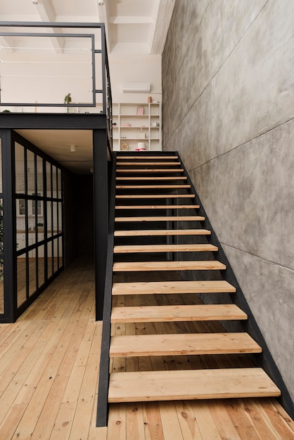 Escalier industriel moderne en bois