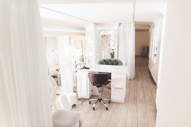 Photo salon de beauté exquis avec un intérieur élégant.