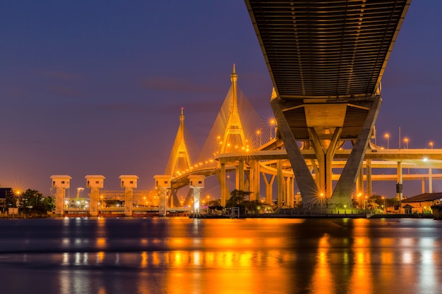 Pont Bhumibol à Bangkok