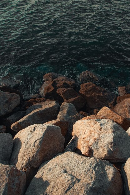 Dwoistość morza i skały