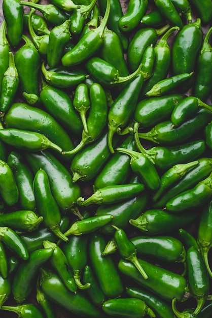 Photo top view of green jalapeno peppers background
