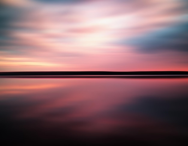 Яркий закат восход горизонт озеро отражение пейзаж абстракция