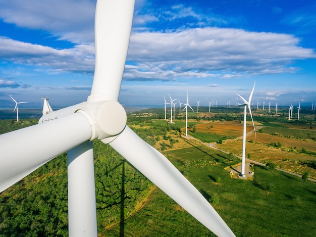 Фото Ветровая турбина, концепция ветровой энергии.