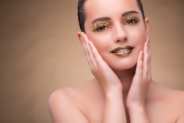 Photo young woman with elegant makeup