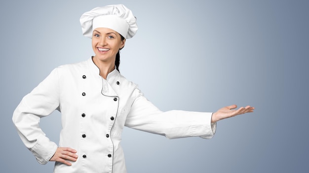 Фото Молодая женщина-повар в белой форме