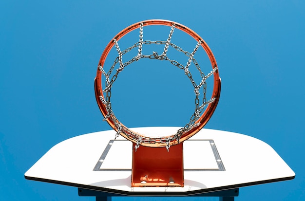 Фото Баскетбольная корзина на фоне голубого неба