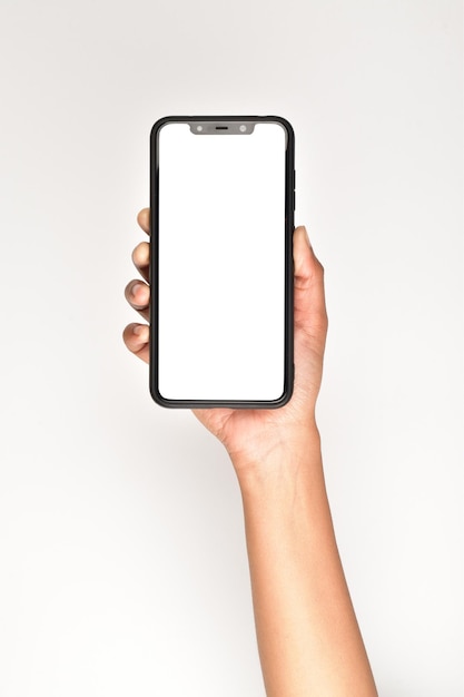 Пустой экран смартфона в руке на белом фоне
