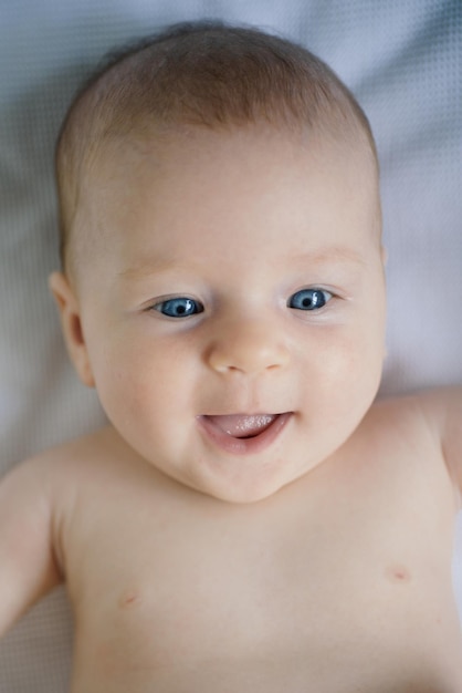 Роды и уход за новорожденным Забота о здоровье счастливого ребенка Роды без боли Родить ребенка Новый маленький новорожденный большая радость Выглядеть ярко и счастливо
