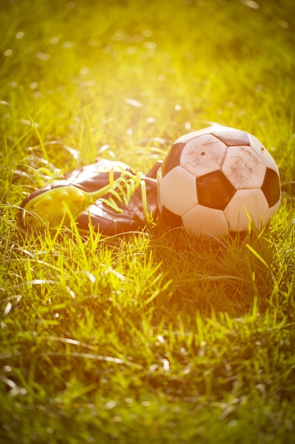 Foto close-up van een voetbal op het veld