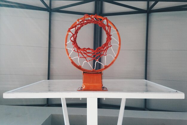 Фото Крупный план баскетбольного кольца
