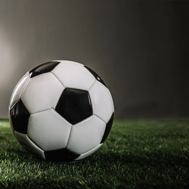 Фото Футбольный мяч с крупным планом