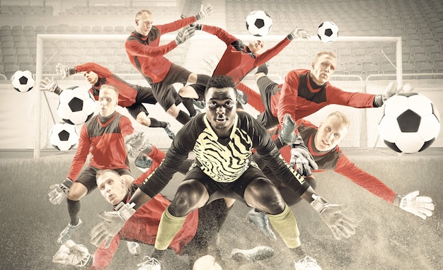 Фото Творческий коллектив мужчин-футболистов или футбольных вратарей разной этики. ловля мяча во время игры в футбол.