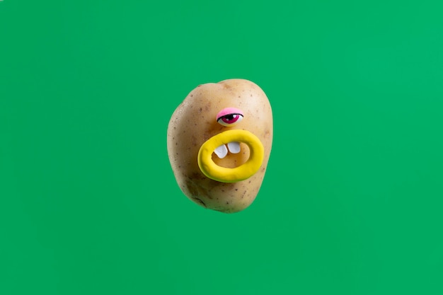 사진 얼굴이있는 재미있는 감자 스티커