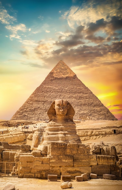 Photo great sphinx and pyramid