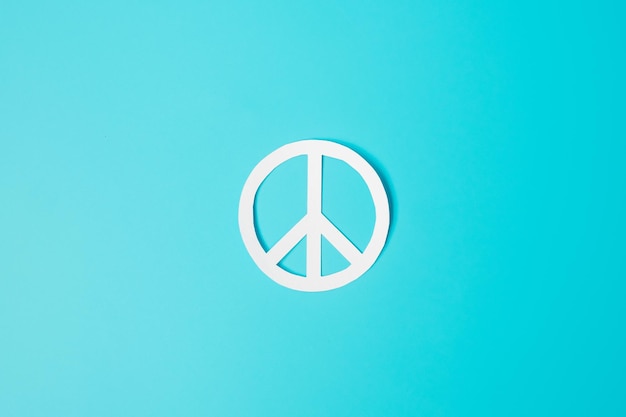 Международный день мира Белая книга Символ мира на синем фоне Свобода Надежда Всемирный день мира 21 сентября и концепции ядерного разоружения