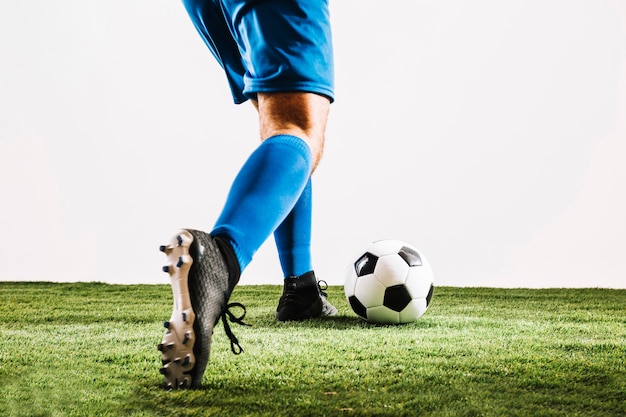 Фото Человек в футбол сапоги ногами мяч