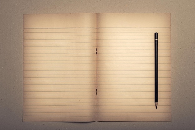 Блокнот для записей лекций карандашом в пустую белую книгу