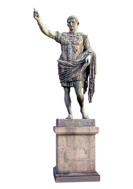 Foto statua romana dell'imperatore cesare augusto a torino, italia