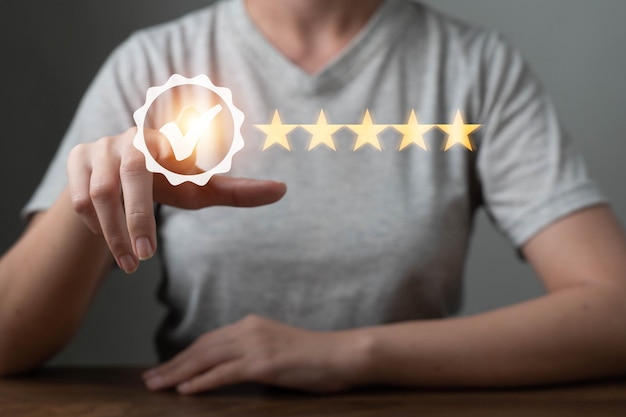 Звезды на руке Рейтинг после обслуживания Оценка Концепция бизнес-рейтингаxDxA