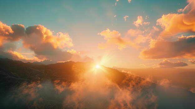 Фото Закат освещает облака над горным хребтом