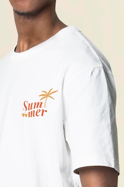 Men&amp;rsquo;s t-shirt mockup psd with summer logo apparel