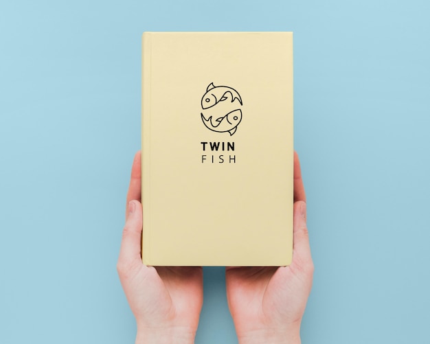 Maqueta de portada de libro minimalista