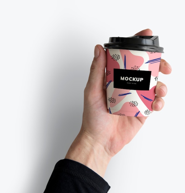 PSD projeto de maquete de copo de café para viagem colorido