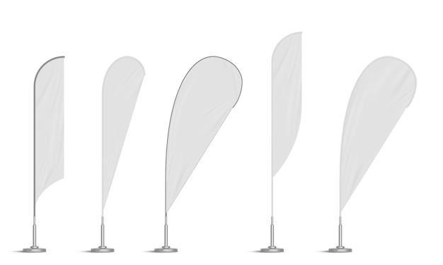 Vector gratuito banderas de playa de arco y plumas plantillas de pancartas de viento curvas en blanco letreros verticales para publicidad de la ciudad al aire libre maqueta de puestos de exposición aislado sobre fondo blanco conjunto de maquetas de vector 3d realista