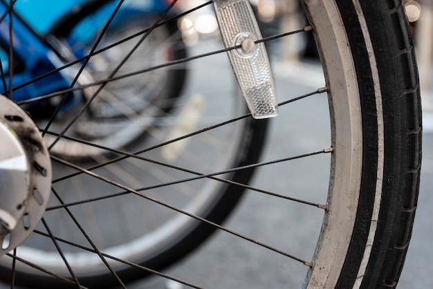 Close-up van fietsbanden met vage achtergrond