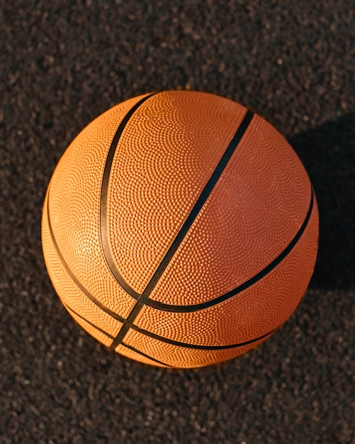 Gratis foto basketbal op een veld close-up