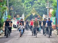 Jokowi Gowes Bareng Jan Ethes di Yogyakarta
