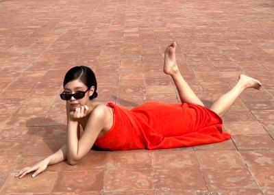 Tampilan Elegan Jennie BLACKPINK Debut Jadi Model Runway, Cantik dengan Dress Simpel