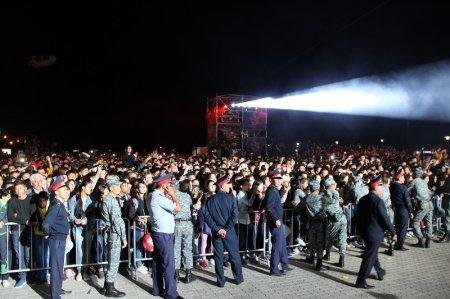 На набережной 15 микрорайона стартовал финальный концерт «Aktau Open Fest» с участием L’One