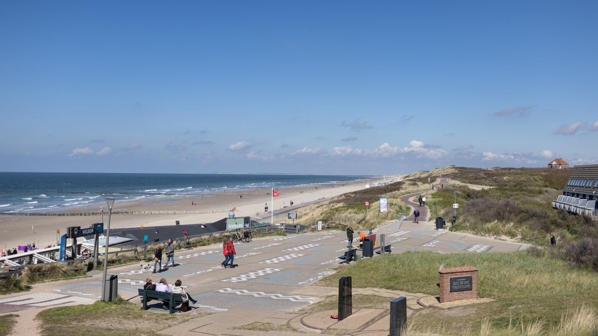 Archivbild: Die Dünen von Domburg. Auf Zeeland kann man wunderbar Radfahren. Doch Vorsicht: Fahrrad-Diebe haben es auf E-Bikes abgesehen.